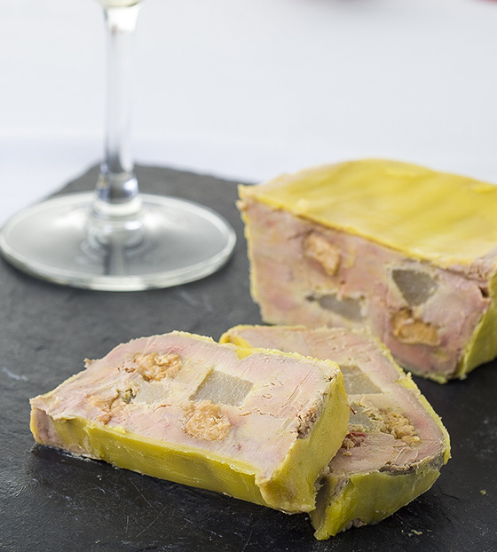 Terrine de foie gras, poire et touron